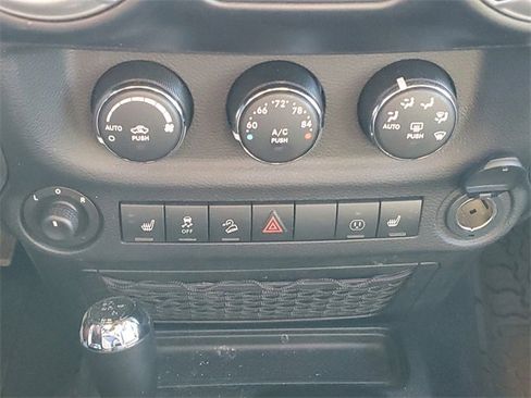 Used 2015 Jeep Wrangler Unlimited Rubicon w/ Connectivity Group image 16