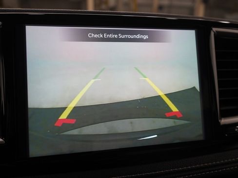 Used 2023 Chrysler Pacifica Touring-L image 28