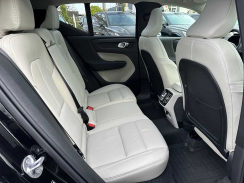 Used 2025 Volvo XC40 B5 Plus w/ Protection Package Premier image 12