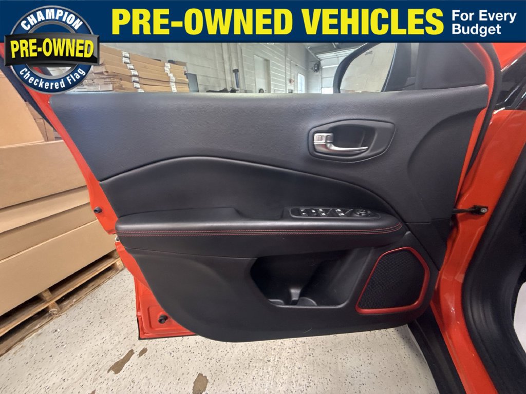 Used 2018 Jeep Compass Trailhawk w/ Navigation Group AWD/4WD image 30