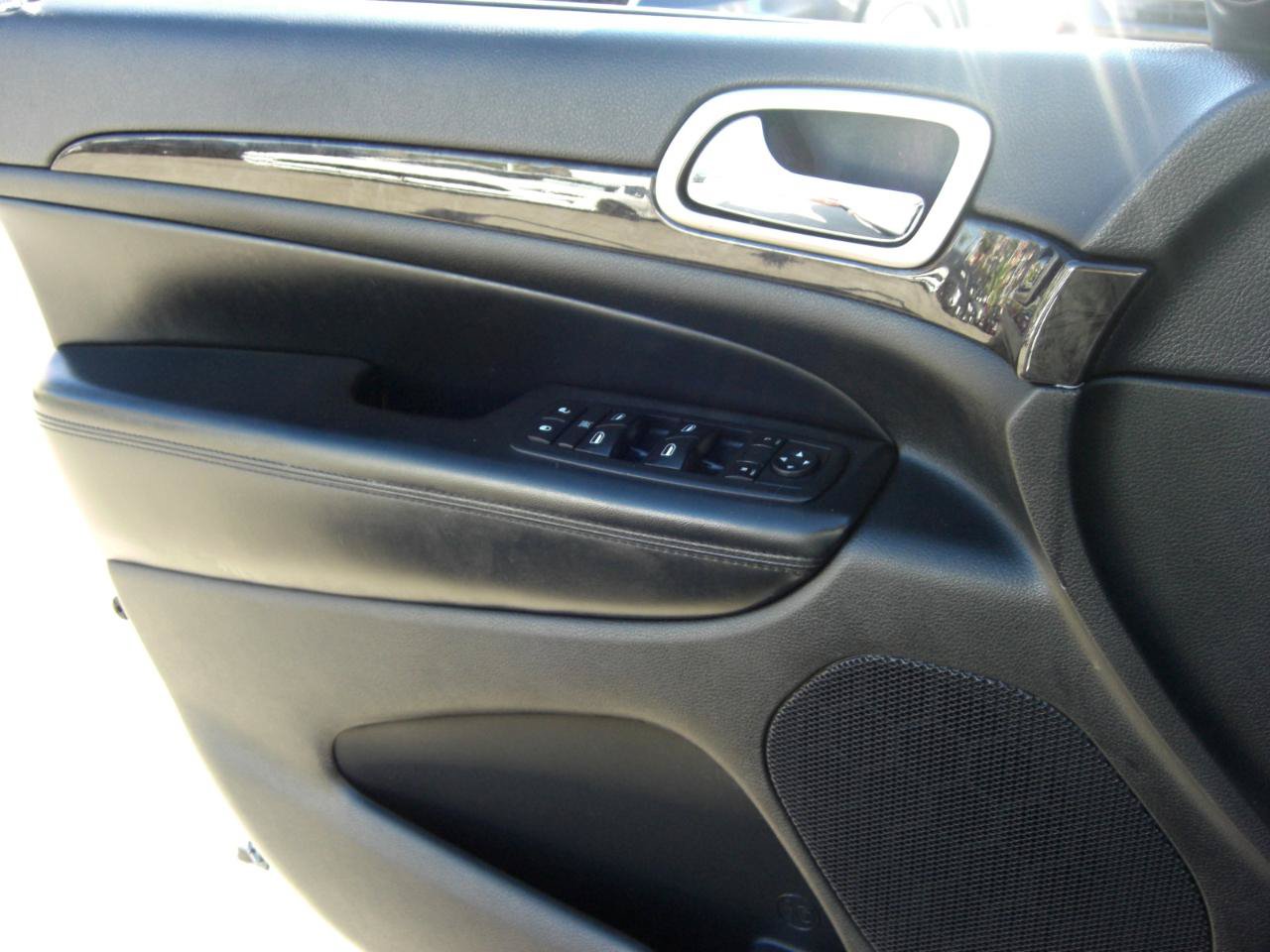Used 2011 Jeep Grand Cherokee Laredo AWD/4WD image 22