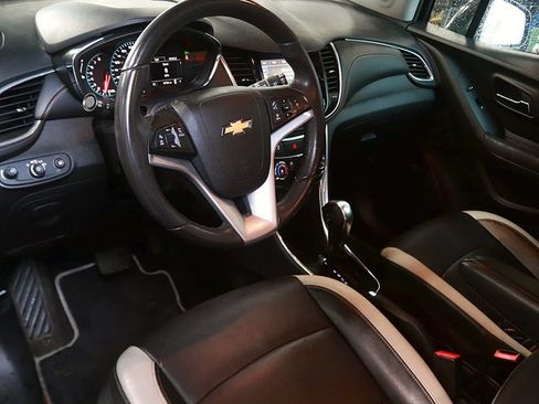 Used 2018 Chevrolet Trax Premier w/ Midnight Edition AWD/4WD image 11