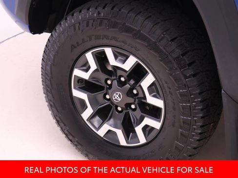 Certified 2018 Toyota Tacoma TRD Off-Road AWD/4WD image 16