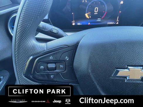 Used 2025 Chevrolet Trax LT FWD image 22