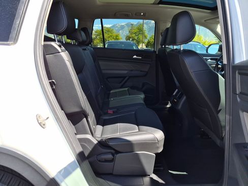 Used 2022 Volkswagen Atlas SEL R-Line AWD/4WD image 32
