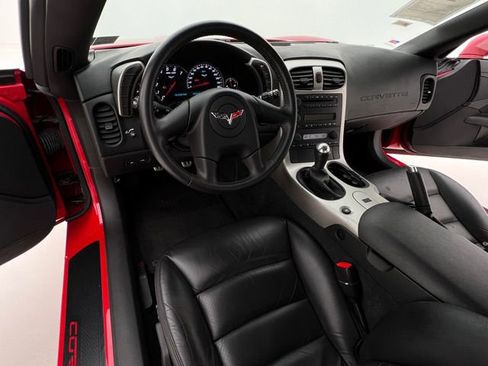Used 2005 Chevrolet Corvette Coupe w/ Performance Handling Package RWD image 19