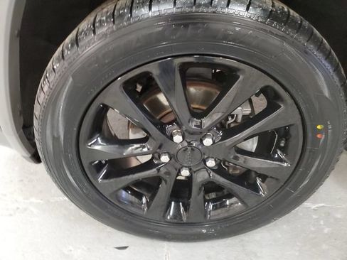 Used 2019 Jeep Grand Cherokee Altitude AWD/4WD image 28