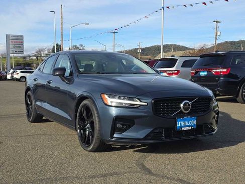 Used 2024 Volvo S60 B5 Core image 7