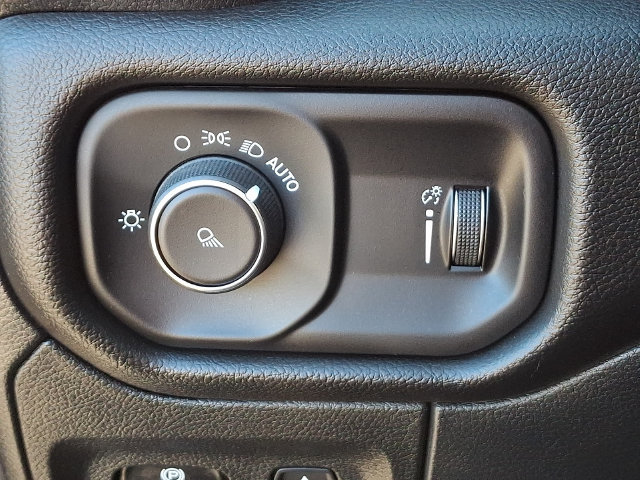 Used 2023 RAM 1500 Laramie AWD/4WD image 9