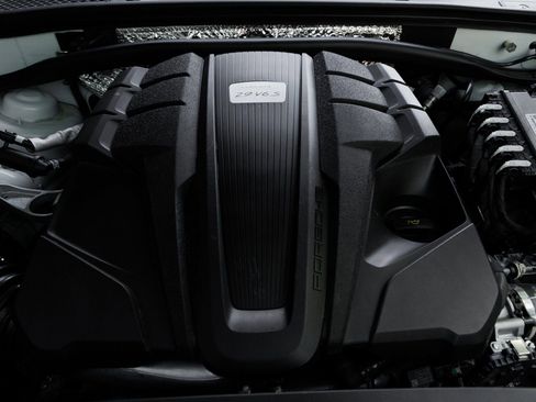 Certified 2022 Porsche Macan S image 35