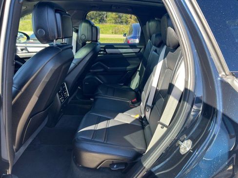 Used 2023 Porsche Cayenne image 30