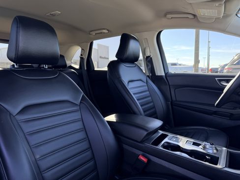 Used 2023 Ford Edge SEL image 9