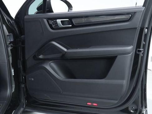 Used 2022 Porsche Cayenne Turbo GT image 14