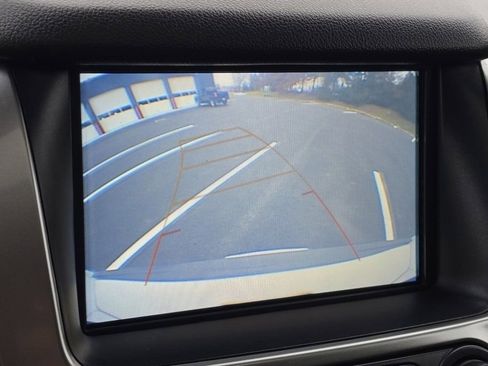 Used 2019 Chevrolet Suburban LT RWD image 8