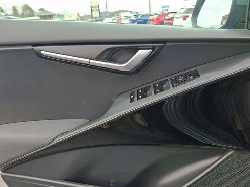 Used 2023 Kia Niro EX image 13