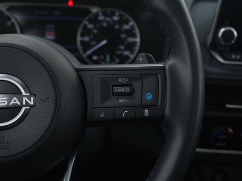 Used 2024 Nissan Rogue SV w/ SV Premium Package image 28