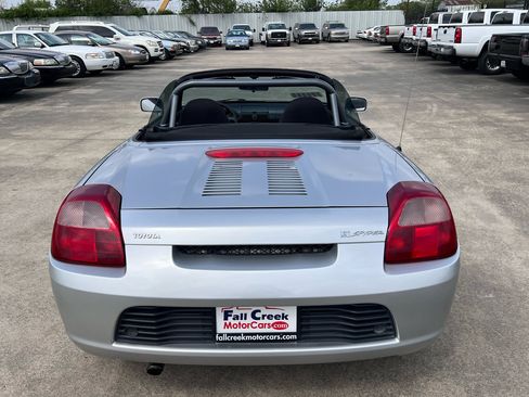 Used 2002 Toyota MR2 image 6