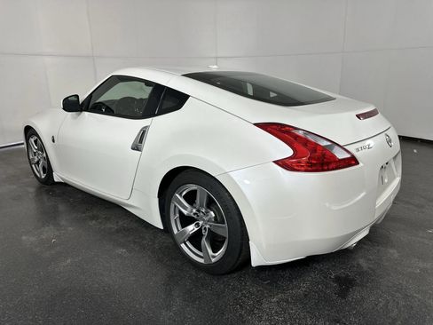 Used 2009 Nissan 370Z Touring image 9
