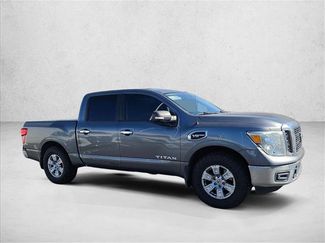 Used 2017 Nissan Titan SV video 2