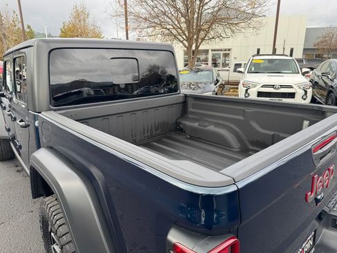 Used 2025 Jeep Gladiator Rubicon w/ Technology Group image 16