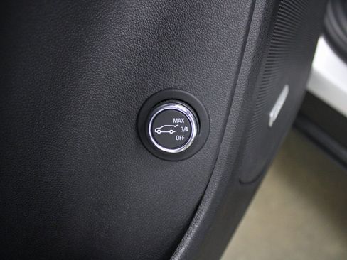 Used 2020 Chevrolet Blazer Premier w/ Driver Confidence II Package image 17