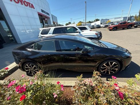 Used 2023 Toyota Prius Prime Premium w/ Advanced Technology Package FWD image 4