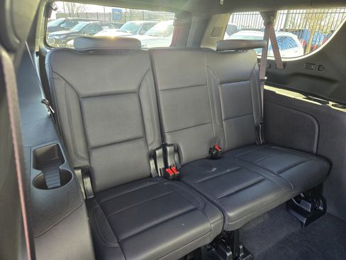 Used 2023 Chevrolet Suburban LT w/ Luxury Package image 38