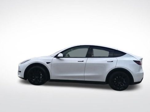 Used 2021 Tesla Model Y Long Range image 13