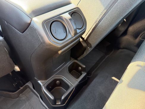 Used 2025 Jeep Wrangler Sport AWD/4WD image 16