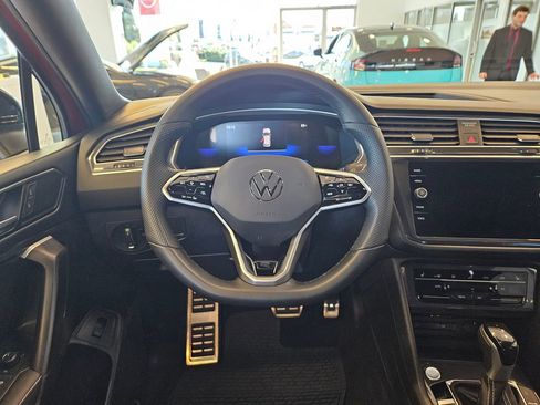 Used 2024 Volkswagen Tiguan SE R-Line AWD/4WD image 17
