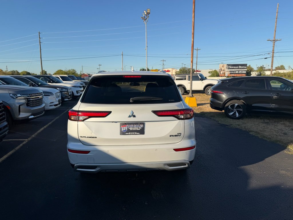 Used 2024 Mitsubishi Outlander 4WD Plug-In Hybrid image 4