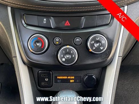 Used 2022 Chevrolet Trax LT w/ Premium Seat Package AWD/4WD image 28