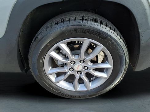 Used 2024 GMC Terrain SLT image 5