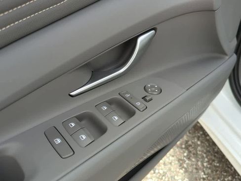 New 2026 Hyundai Elantra SEL Sport FWD image 17