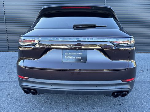 Certified 2022 Porsche Cayenne Platinum Edition image 7