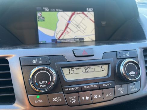 Used 2016 Honda Odyssey Touring Elite image 21