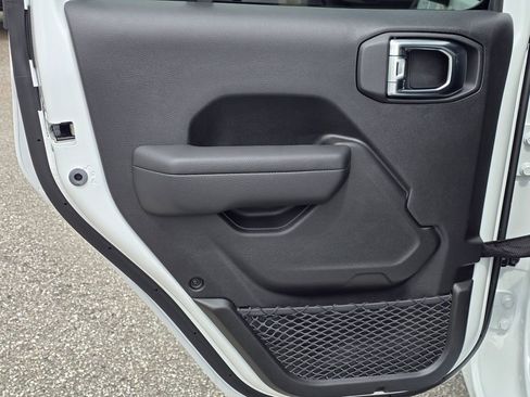 New 2025 Jeep Gladiator Sport image 38