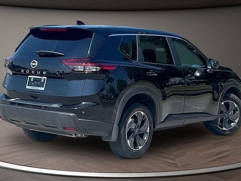 Certified 2026 Nissan Rogue SV FWD image 2