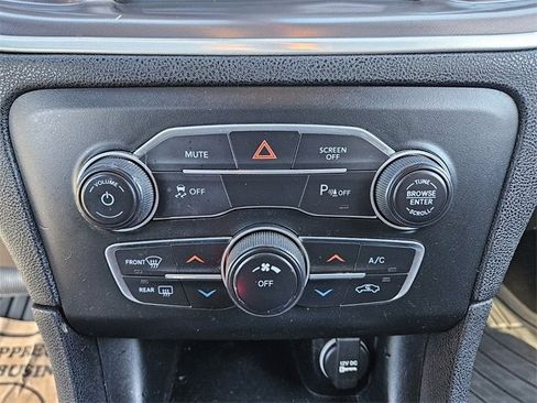 Used 2019 Dodge Charger SXT image 23