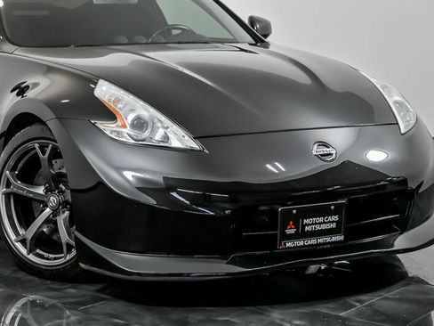 Used 2013 Nissan 370Z NISMO RWD image 2