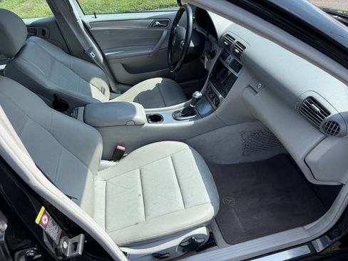 Used 2006 Mercedes-Benz C 230 Sedan w/ Sunroof Pkg image 16