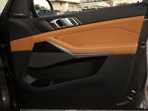 Used 2025 BMW X5 xDrive50e w/ Premium Package image 27