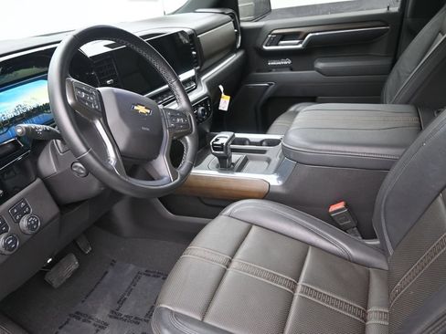 Used 2025 Chevrolet Silverado 1500 High Country w/ High Country Premium Package AWD/4WD image 11