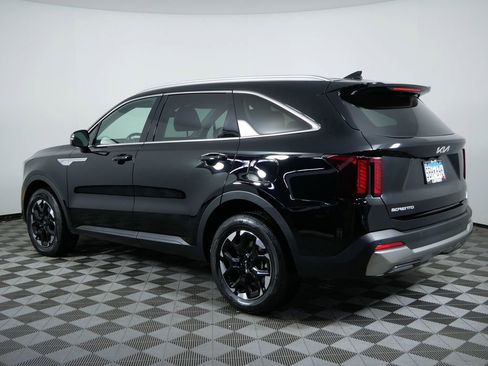 Certified 2025 Kia Sorento S image 6