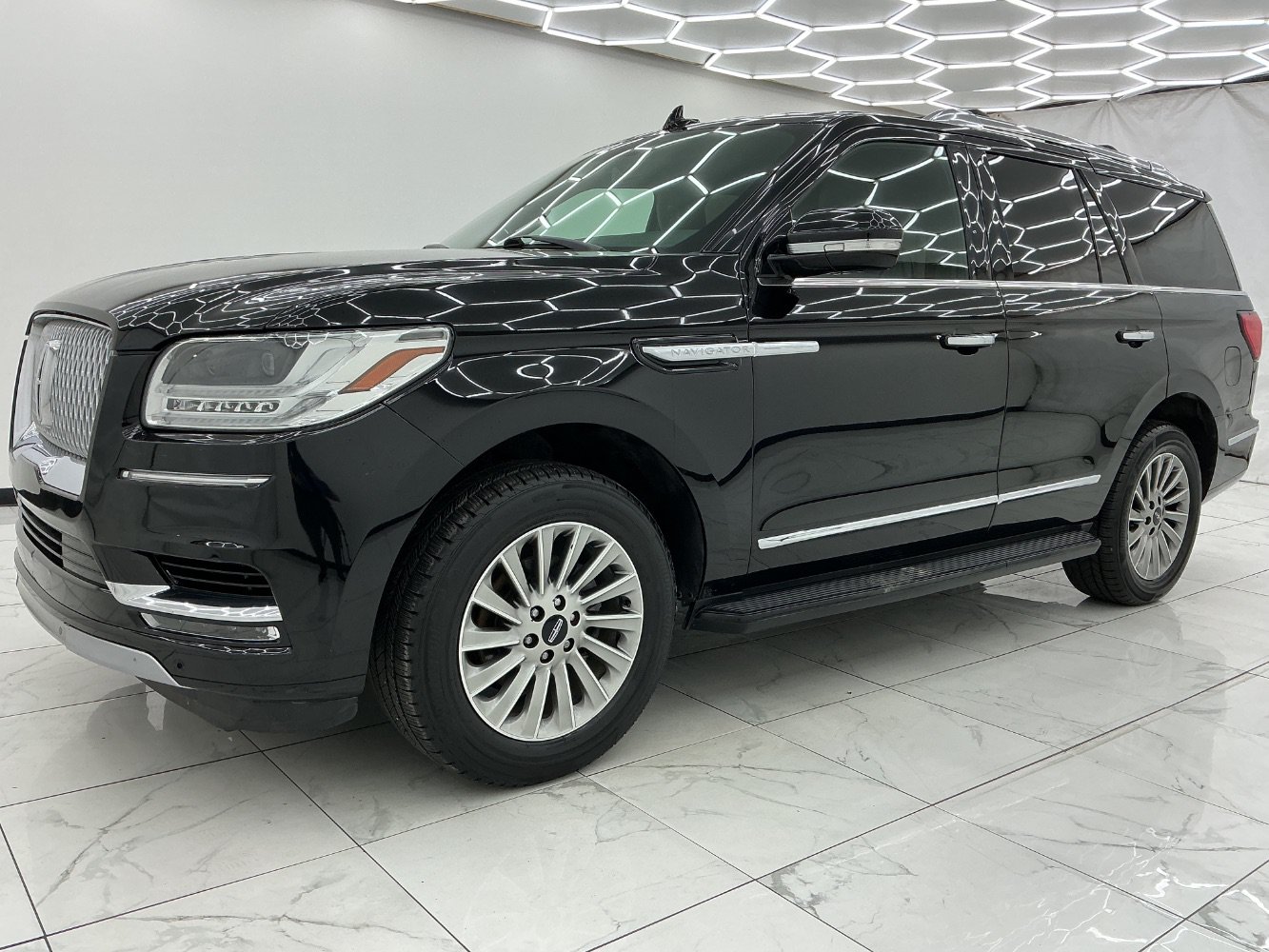 Used 2018 Lincoln Navigator Premiere RWD image 6