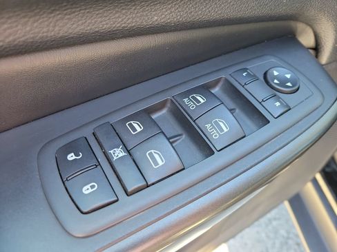 Used 2020 Jeep Cherokee Trailhawk w/ Technology Group AWD/4WD image 18