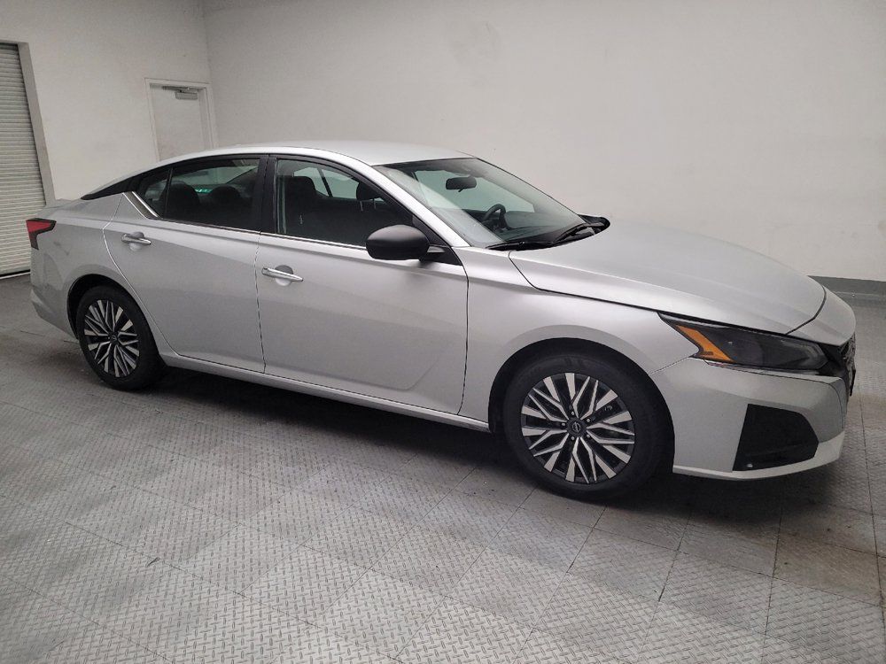 Used 2025 Nissan Altima 2.5 SV FWD image 11