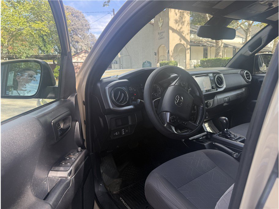 Used 2019 Toyota Tacoma TRD Sport w/ Technology Package AWD/4WD image 10