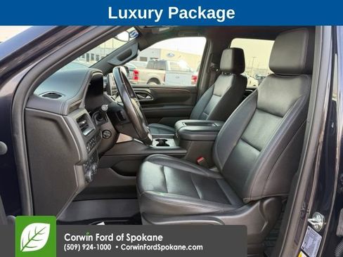 Used 2022 Chevrolet Tahoe Z71 w/ Luxury Package AWD/4WD image 2