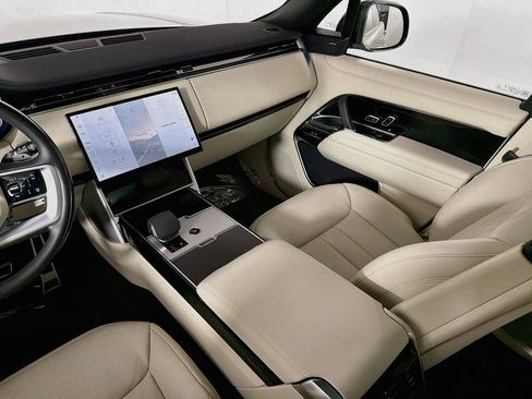 Used 2025 Land Rover Range Rover SE AWD/4WD image 25